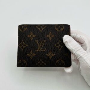 Louis Vuitton Monogram Bi Fold Wallet
